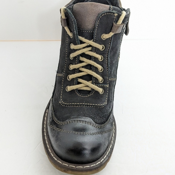 Vintage leather ankle boots - Picture 4 of 16